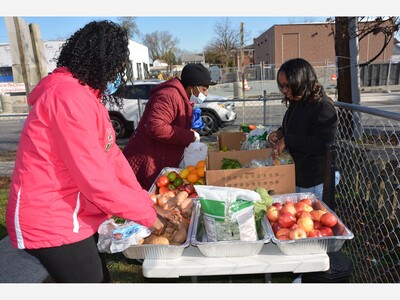 Psi Epsilon Omega Chapter of Alpha Kappa Alpha Sorority, Incorporated® supports Laurel families with Thanksgiving food donations from community garden